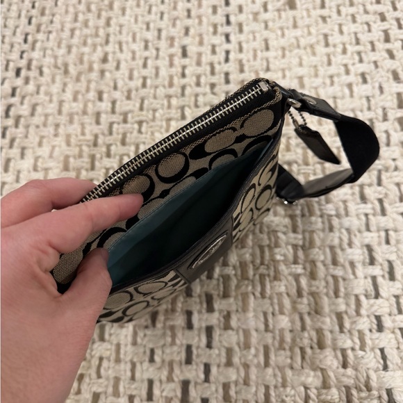 Vintage Coach Crossbody Bag - Picture 10 of 12